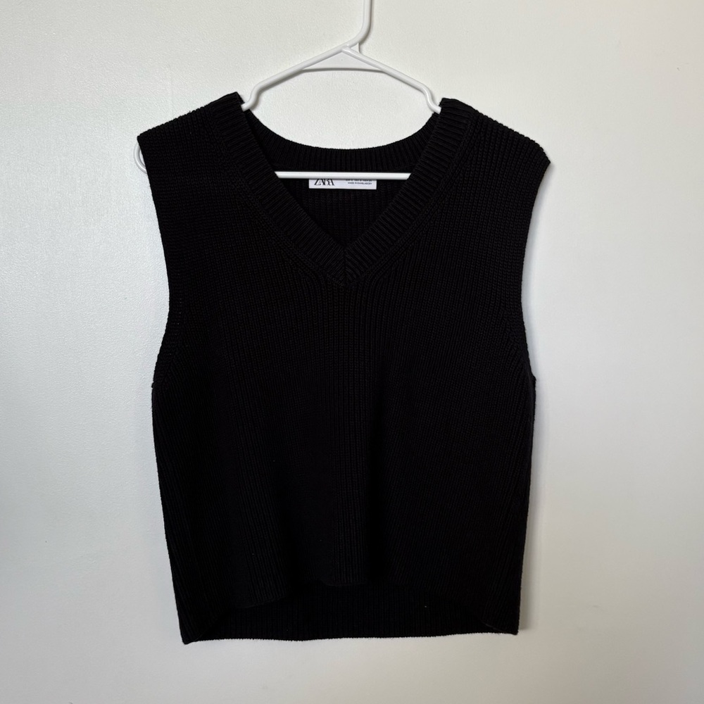 ZARA : Black V-Neck Knit Vest